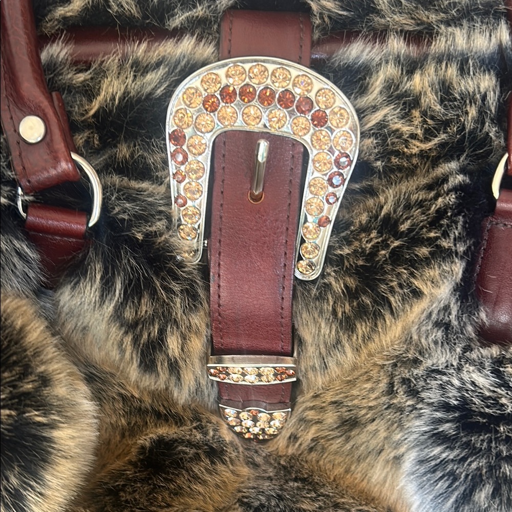 Luxurious Faux Fur Handbag with Brown Accents - Picture 2 of 9